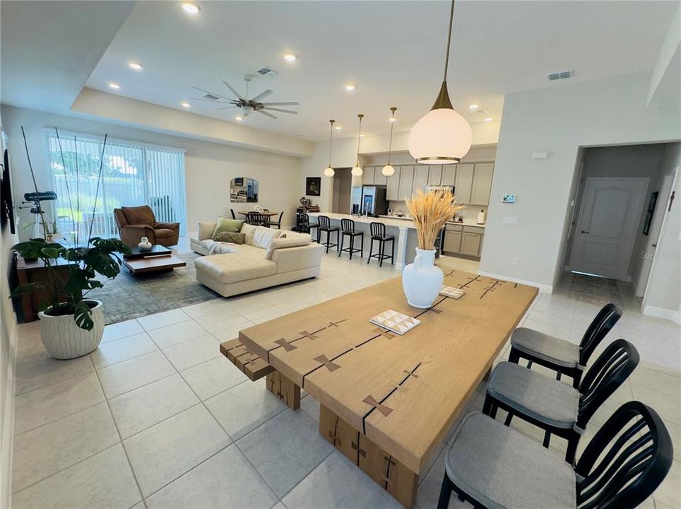 En Venta: $499,900 (3 camas, 3 baños, 2472 Pies cuadrados)