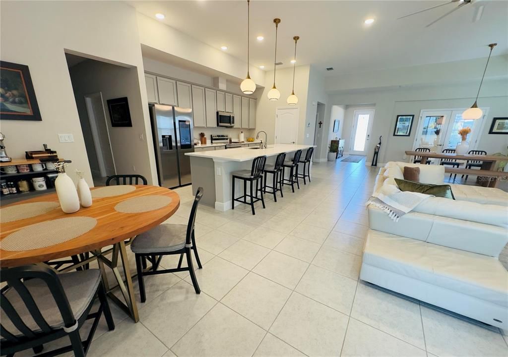 En Venta: $499,900 (3 camas, 3 baños, 2472 Pies cuadrados)