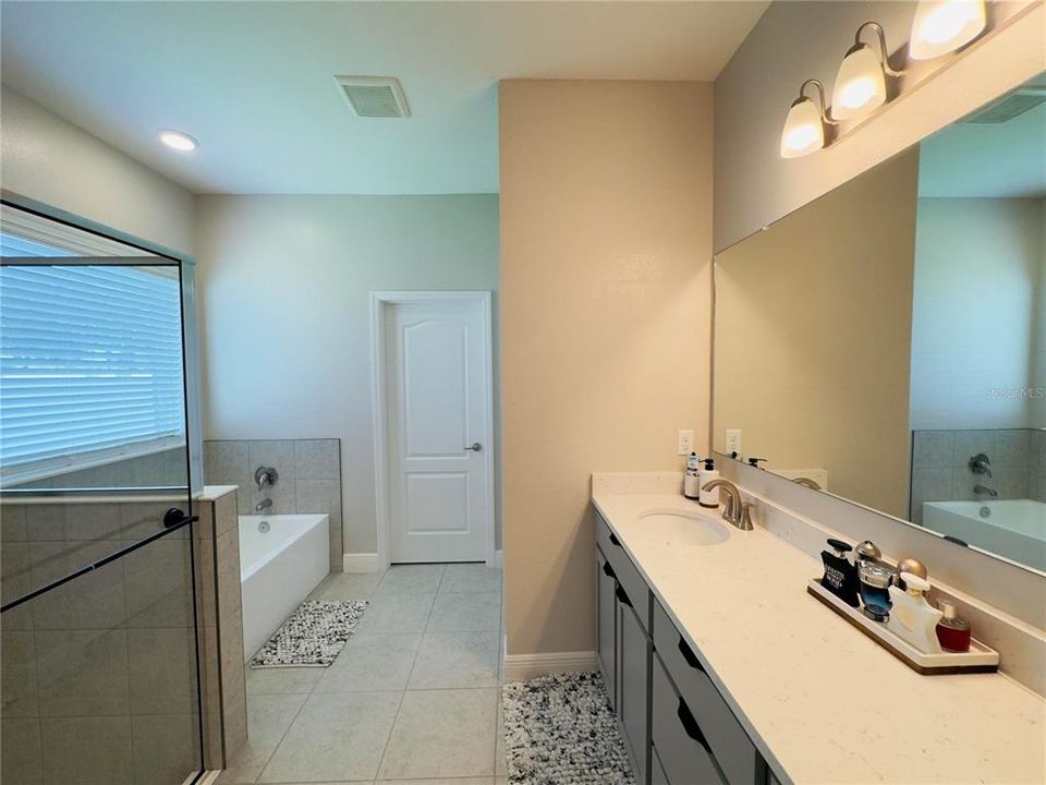 En Venta: $499,900 (3 camas, 3 baños, 2472 Pies cuadrados)
