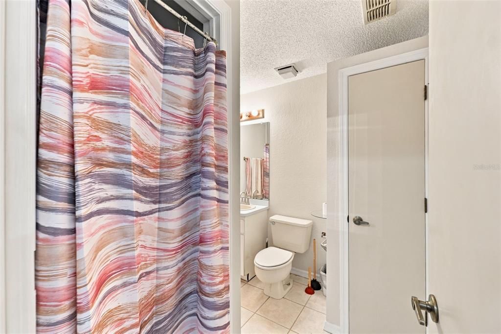 For Sale: $299,900 (1 beds, 1 baths, 930 Square Feet)