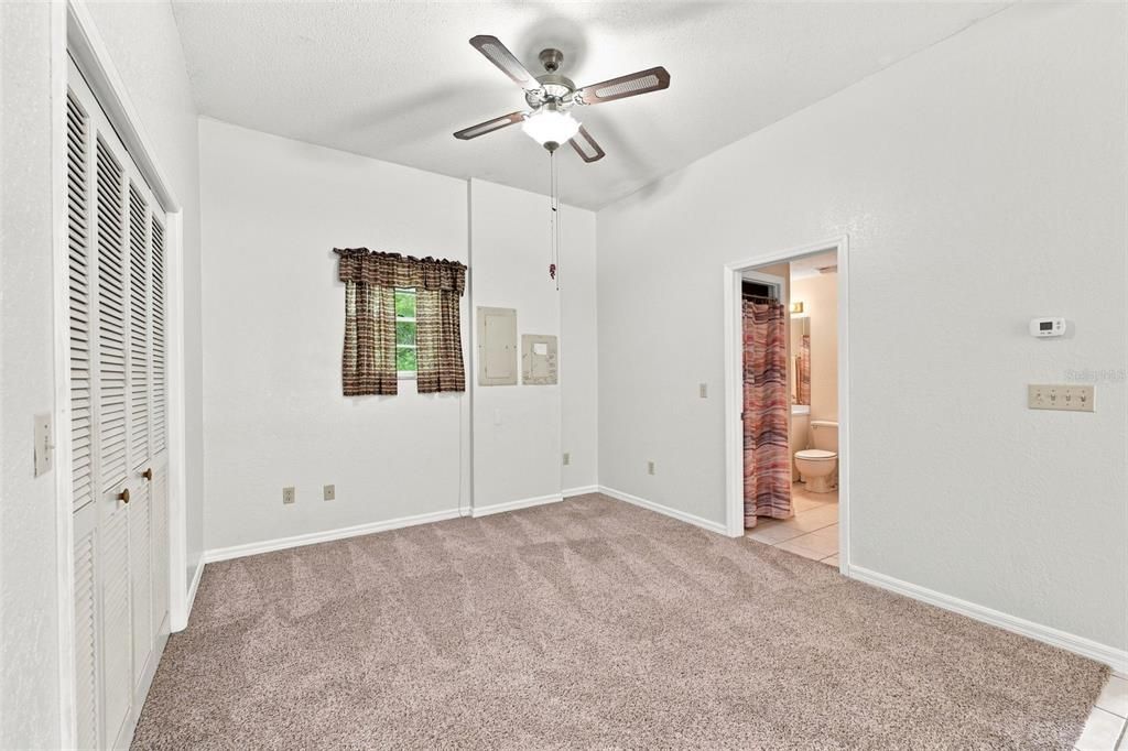 For Sale: $299,900 (1 beds, 1 baths, 930 Square Feet)
