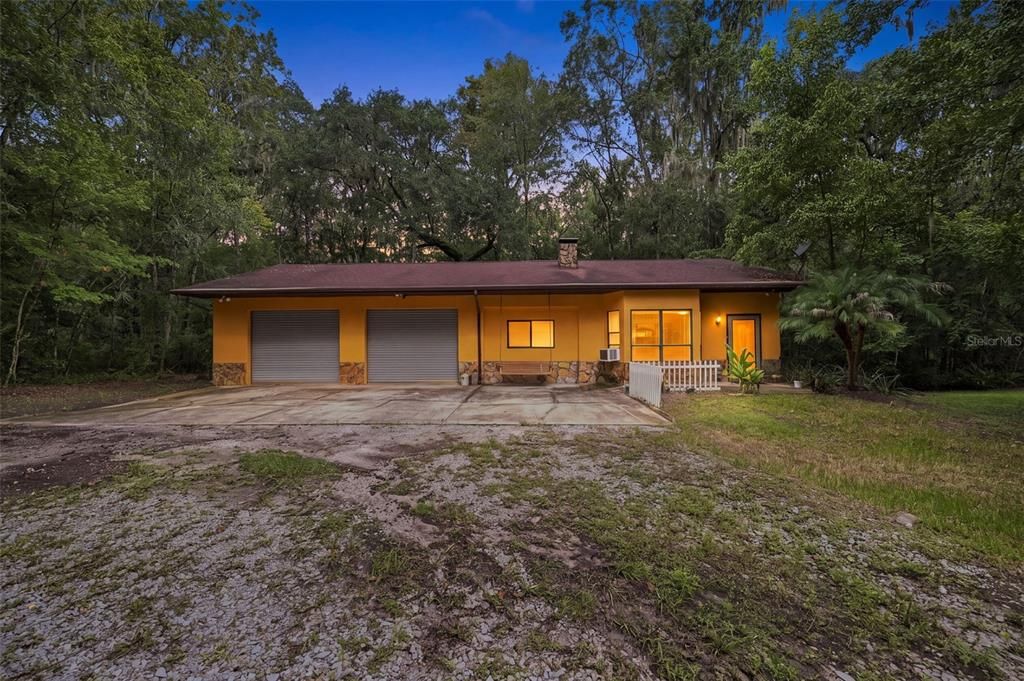 For Sale: $299,900 (1 beds, 1 baths, 930 Square Feet)