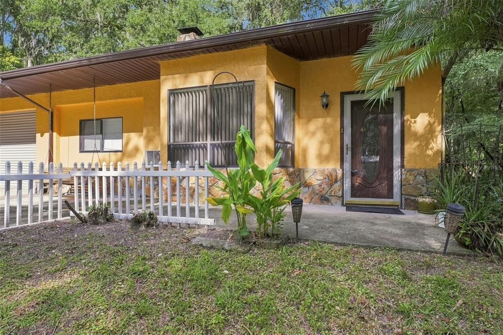For Sale: $299,900 (1 beds, 1 baths, 930 Square Feet)