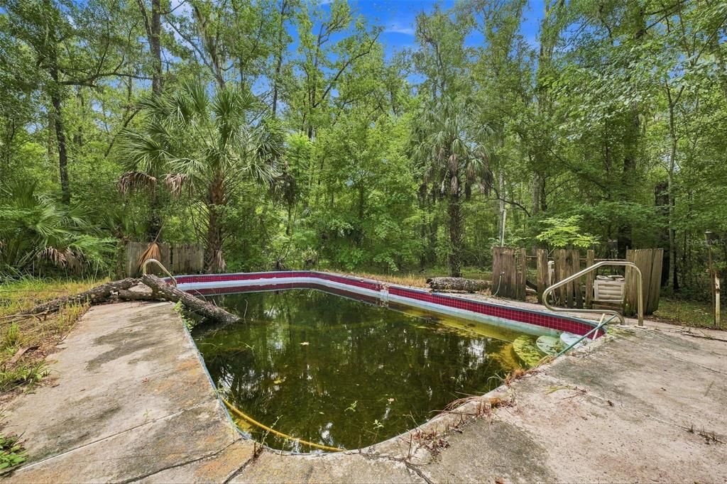 For Sale: $299,900 (1 beds, 1 baths, 930 Square Feet)