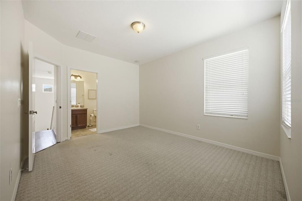 For Sale: $520,000 (5 beds, 4 baths, 3287 Square Feet)