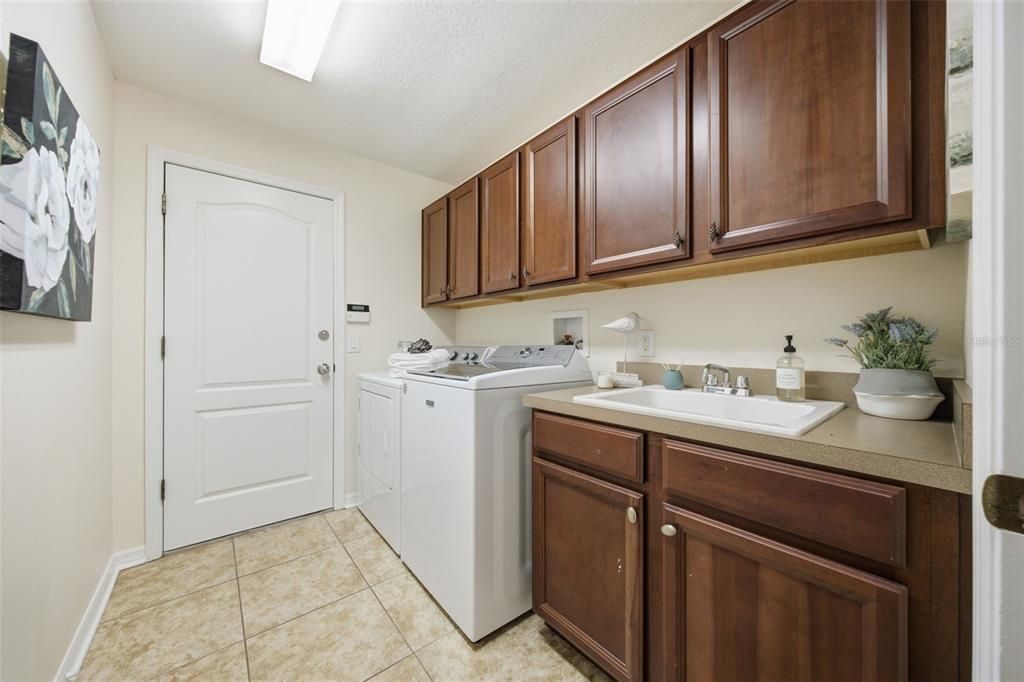 For Sale: $520,000 (5 beds, 4 baths, 3287 Square Feet)