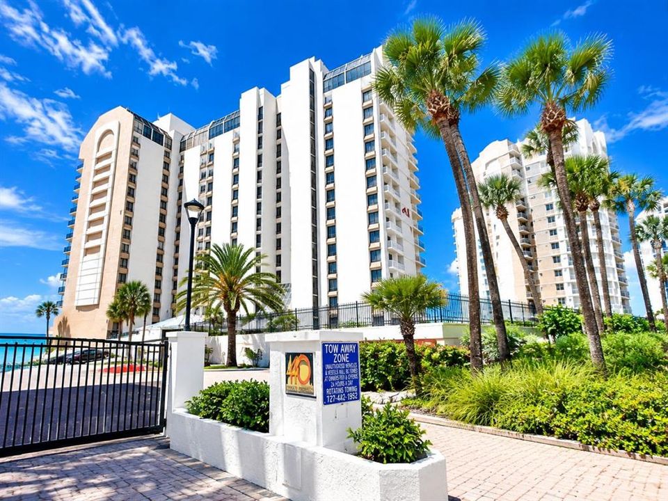 For Sale: $570,000 (2 beds, 2 baths, 1186 Square Feet)