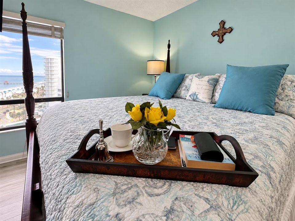 For Sale: $570,000 (2 beds, 2 baths, 1186 Square Feet)