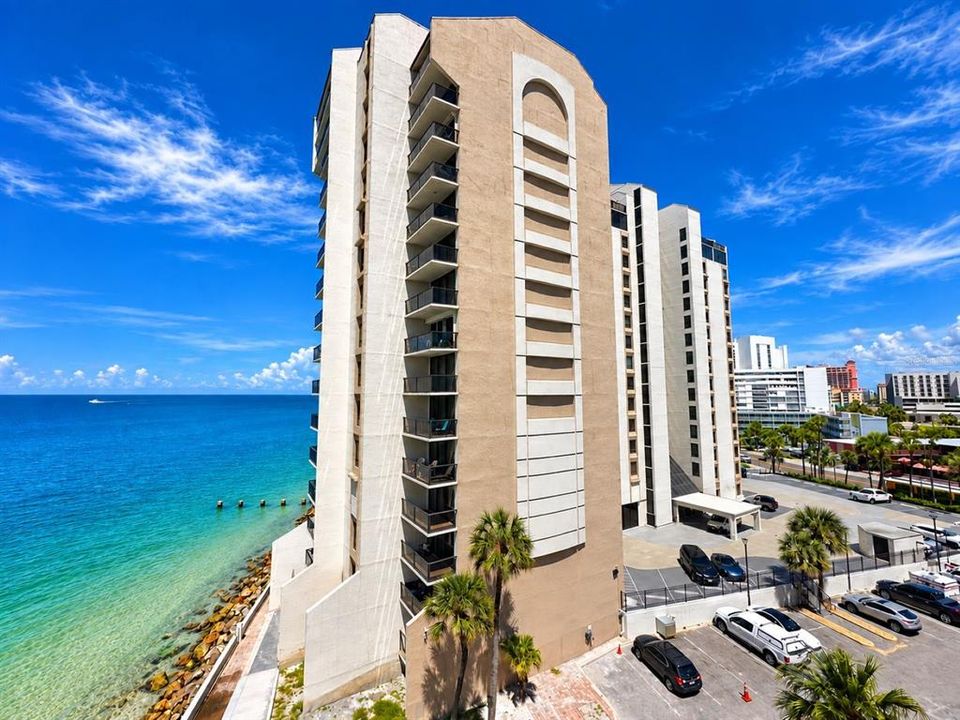 For Sale: $570,000 (2 beds, 2 baths, 1186 Square Feet)