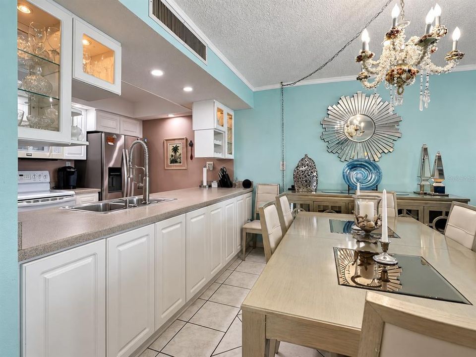 For Sale: $570,000 (2 beds, 2 baths, 1186 Square Feet)