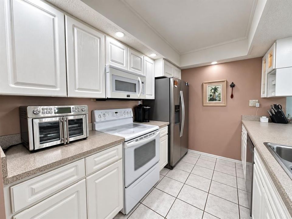 For Sale: $570,000 (2 beds, 2 baths, 1186 Square Feet)