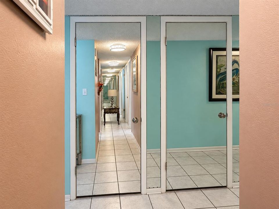 For Sale: $570,000 (2 beds, 2 baths, 1186 Square Feet)