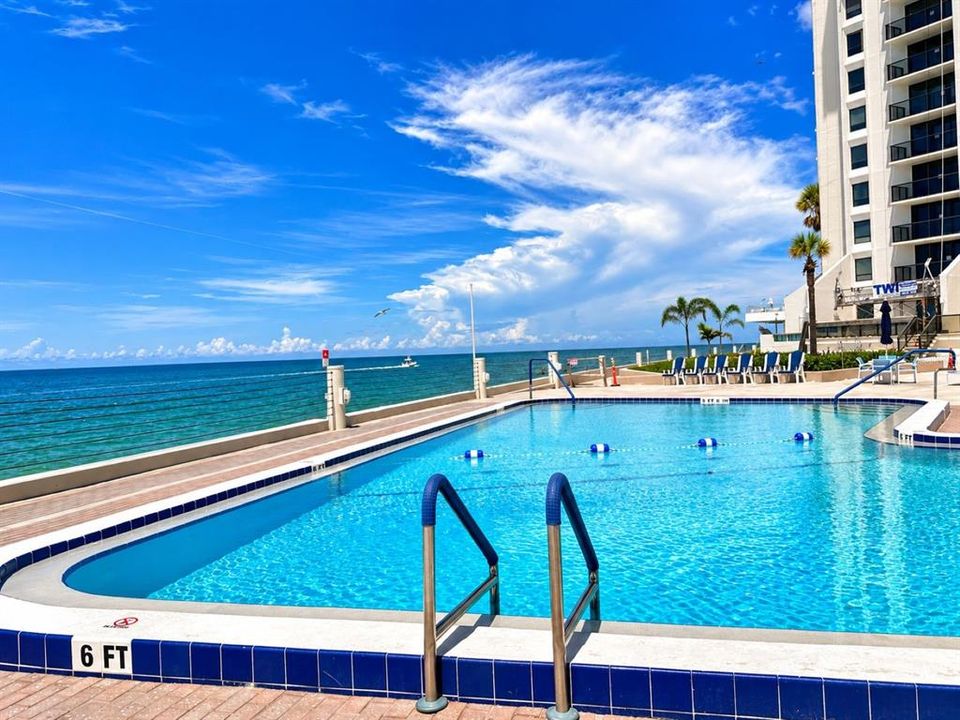 For Sale: $570,000 (2 beds, 2 baths, 1186 Square Feet)