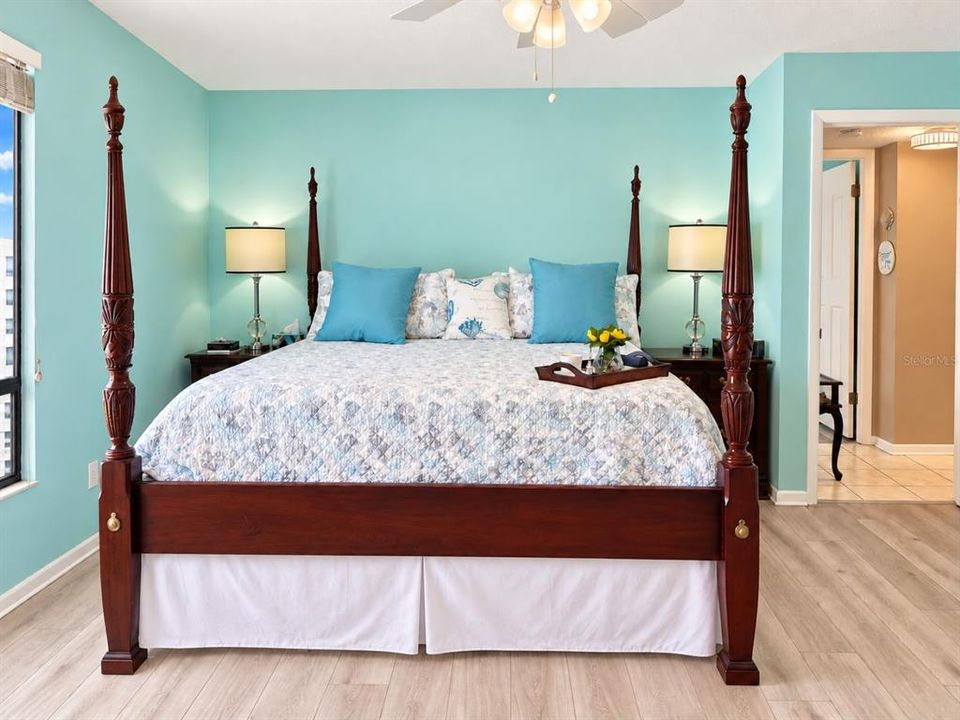For Sale: $570,000 (2 beds, 2 baths, 1186 Square Feet)