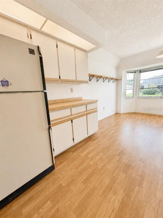 На продажу: $299,999 (3 спален, 2 ванн, 1686 Квадратных фут)