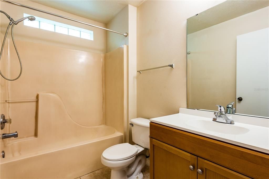 В аренду: $1,995 (3 спален, 2 ванн, 1170 Квадратных фут)