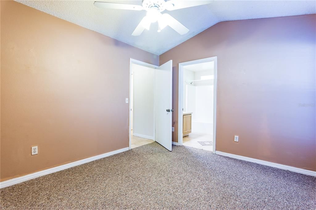 В аренду: $1,995 (3 спален, 2 ванн, 1170 Квадратных фут)
