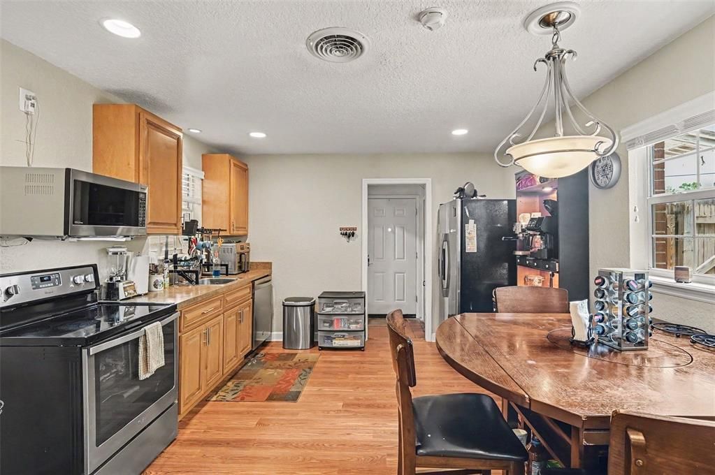 For Sale: $265,000 (3 beds, 1 baths, 1414 Square Feet)