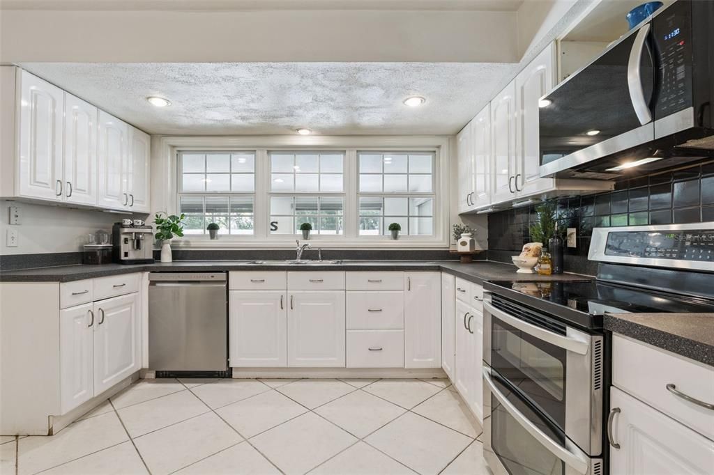 For Sale: $595,000 (4 beds, 2 baths, 2597 Square Feet)