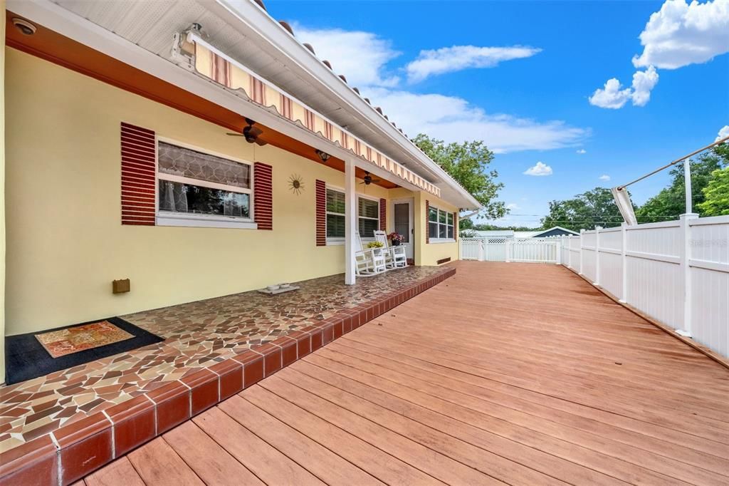 For Sale: $399,900 (3 beds, 3 baths, 1974 Square Feet)
