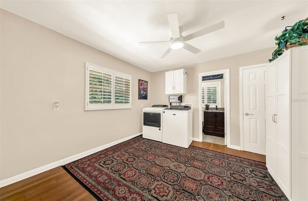 For Sale: $399,900 (3 beds, 3 baths, 1974 Square Feet)