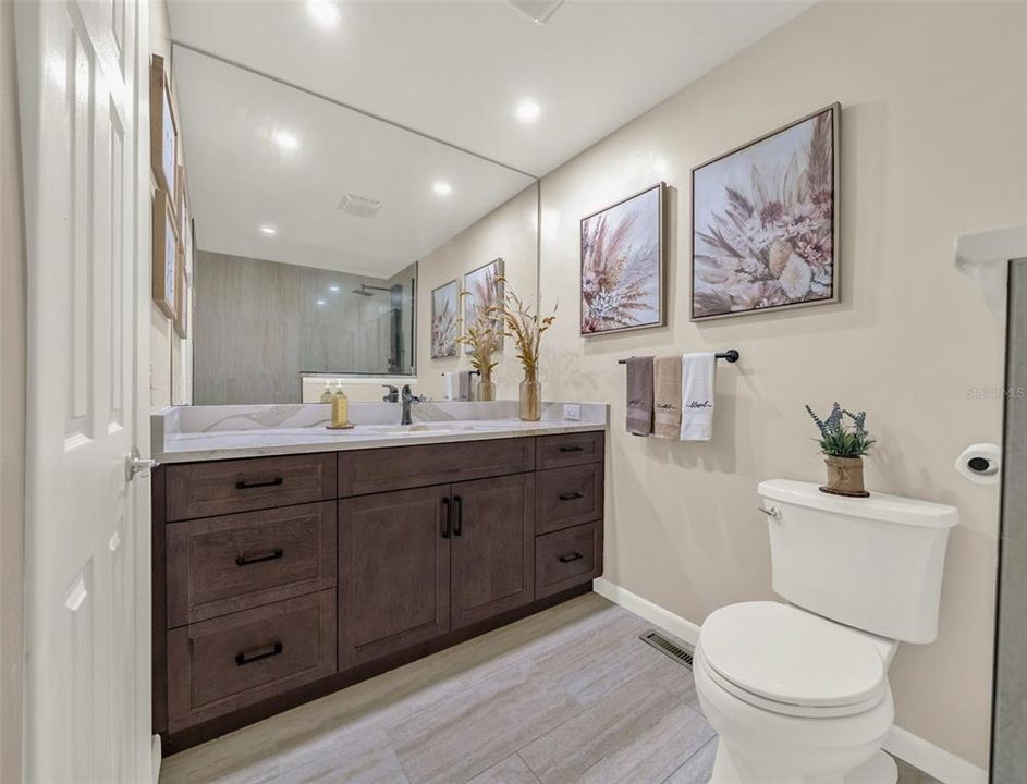 For Sale: $399,900 (3 beds, 3 baths, 1974 Square Feet)