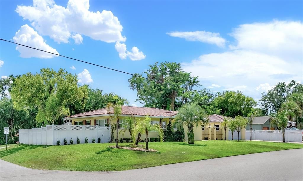 For Sale: $399,900 (3 beds, 3 baths, 1974 Square Feet)