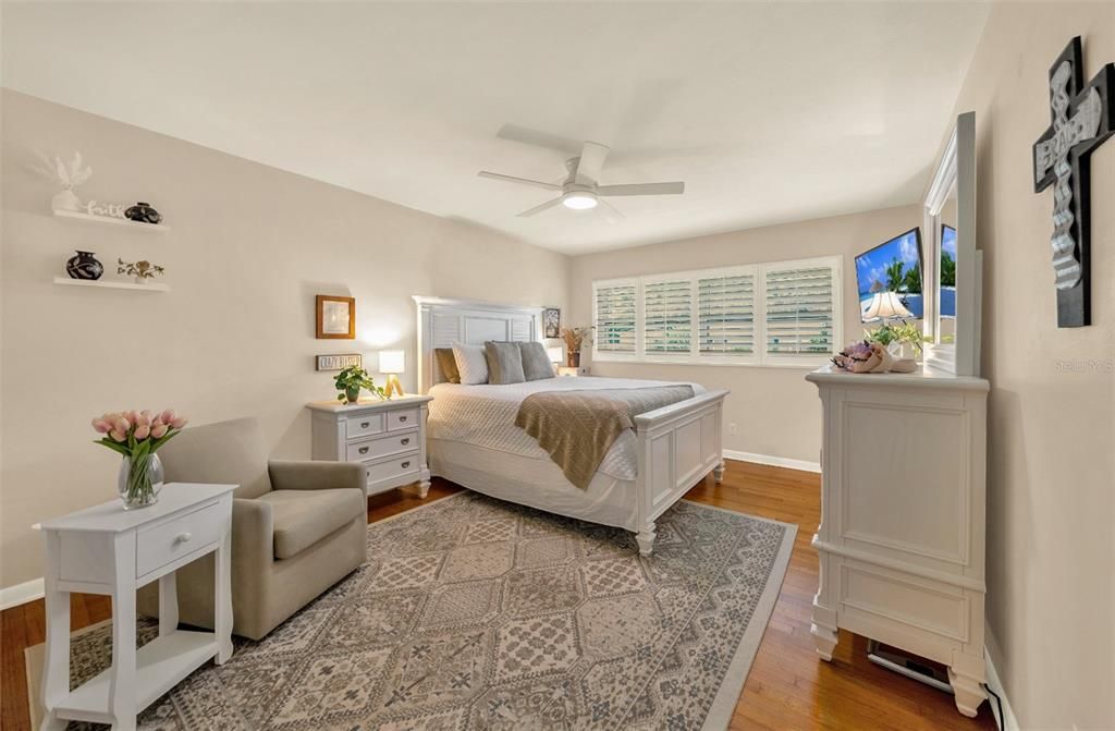 For Sale: $399,900 (3 beds, 3 baths, 1974 Square Feet)