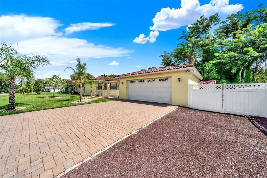 For Sale: $399,900 (3 beds, 3 baths, 1974 Square Feet)