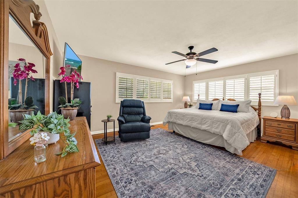 For Sale: $399,900 (3 beds, 3 baths, 1974 Square Feet)