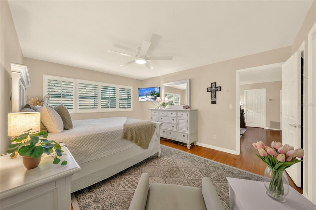 For Sale: $399,900 (3 beds, 3 baths, 1974 Square Feet)
