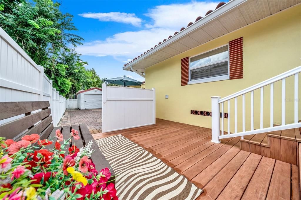 For Sale: $399,900 (3 beds, 3 baths, 1974 Square Feet)