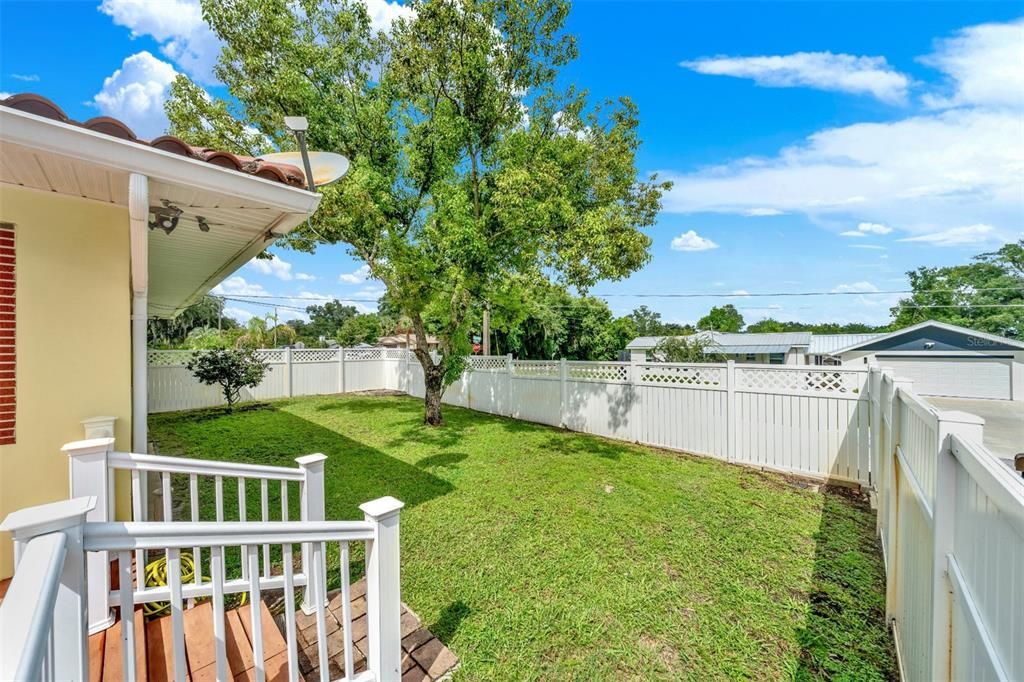For Sale: $399,900 (3 beds, 3 baths, 1974 Square Feet)