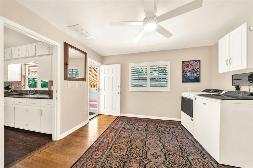 For Sale: $399,900 (3 beds, 3 baths, 1974 Square Feet)