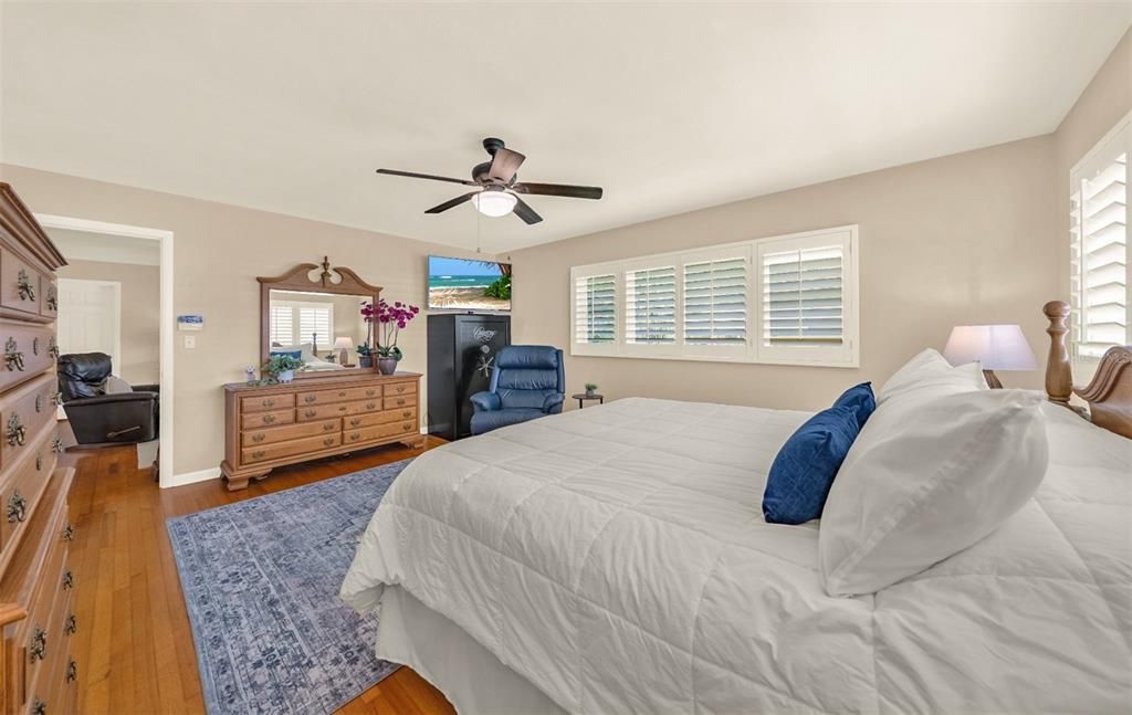 For Sale: $399,900 (3 beds, 3 baths, 1974 Square Feet)