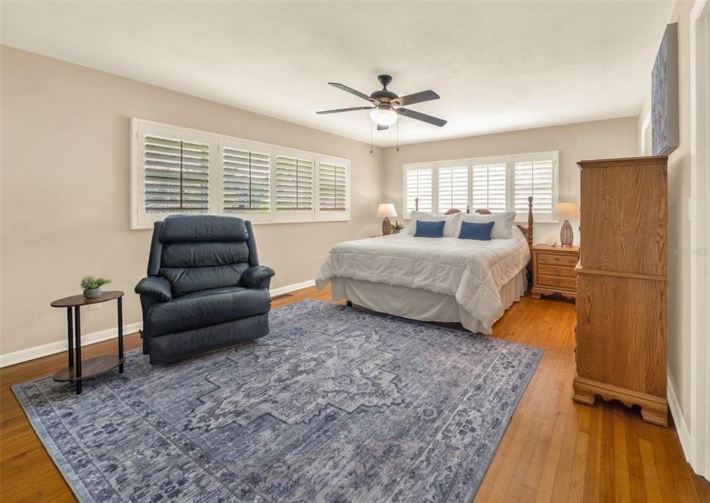 For Sale: $399,900 (3 beds, 3 baths, 1974 Square Feet)
