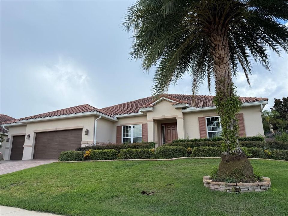 For Rent: $3,400 (4 beds, 2 baths, 2688 Square Feet)
