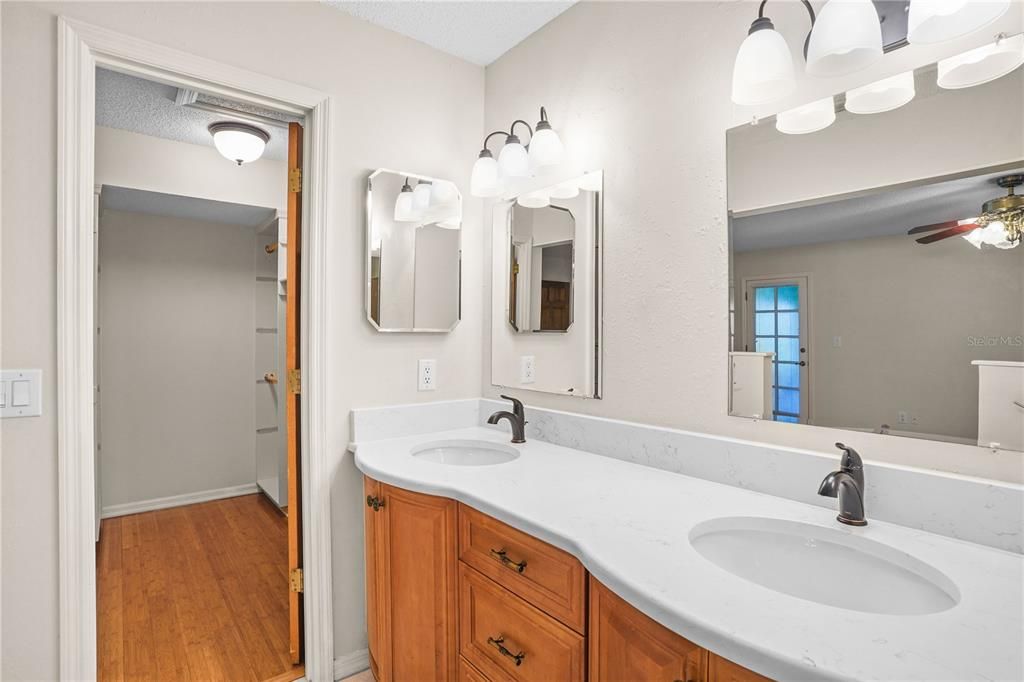 For Sale: $335,000 (2 beds, 2 baths, 1539 Square Feet)