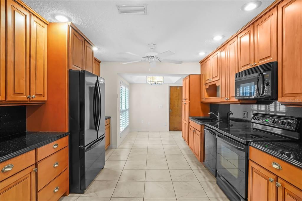 For Sale: $335,000 (2 beds, 2 baths, 1539 Square Feet)