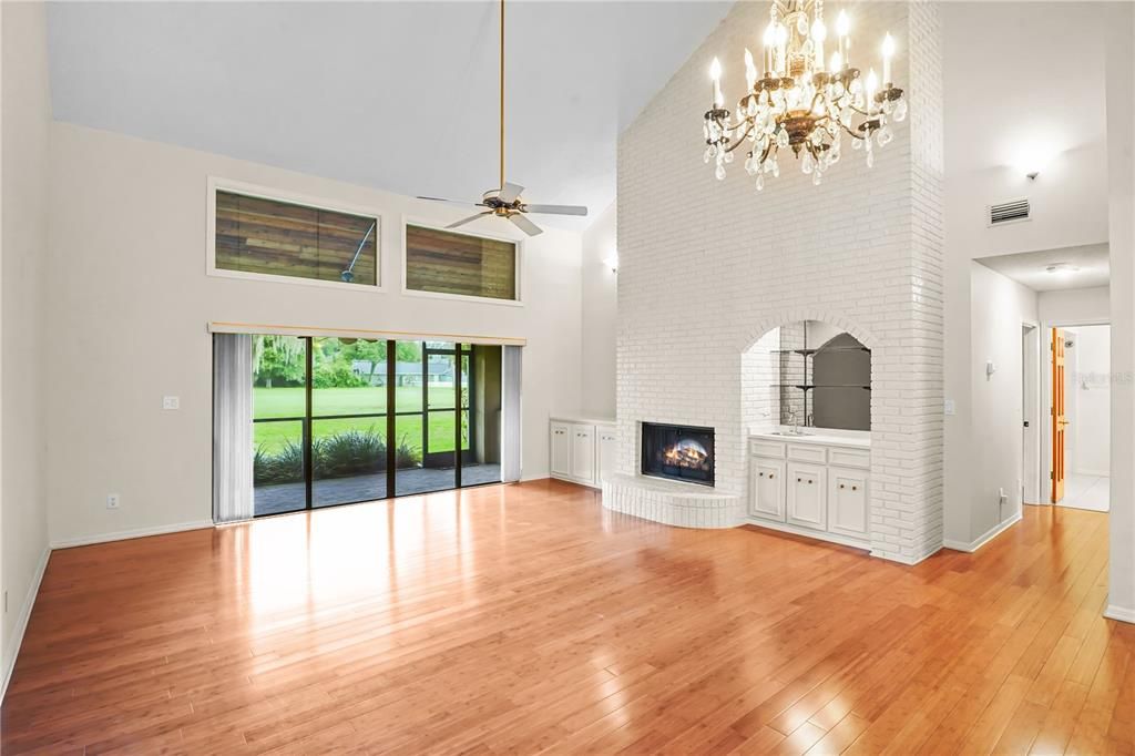 For Sale: $335,000 (2 beds, 2 baths, 1539 Square Feet)