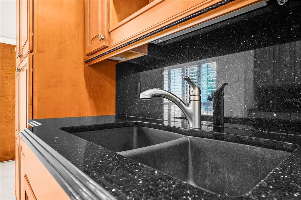 For Sale: $335,000 (2 beds, 2 baths, 1539 Square Feet)