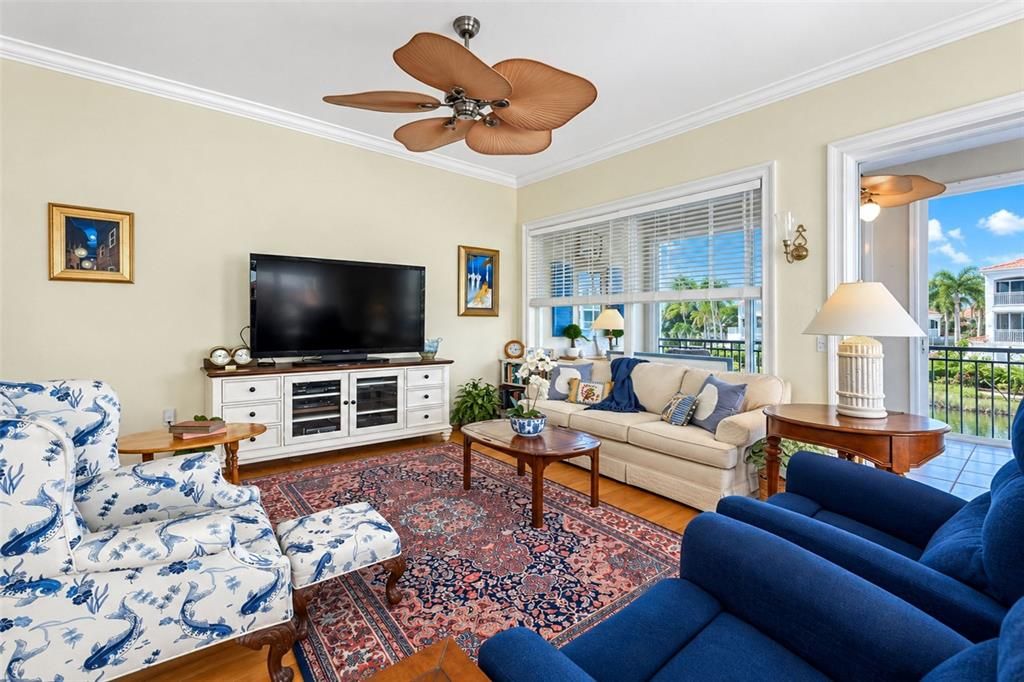 For Sale: $379,000 (3 beds, 2 baths, 1729 Square Feet)