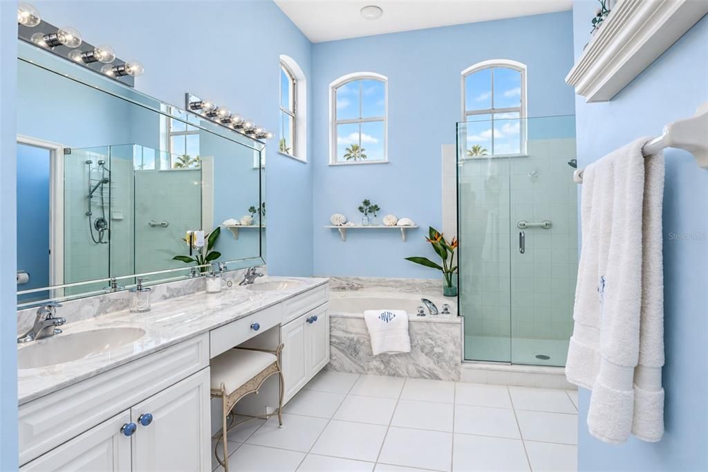 For Sale: $379,000 (3 beds, 2 baths, 1729 Square Feet)