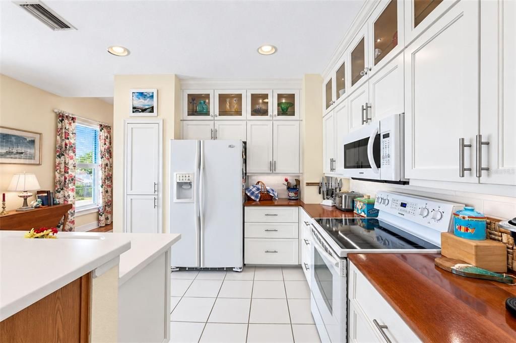 For Sale: $379,000 (3 beds, 2 baths, 1729 Square Feet)