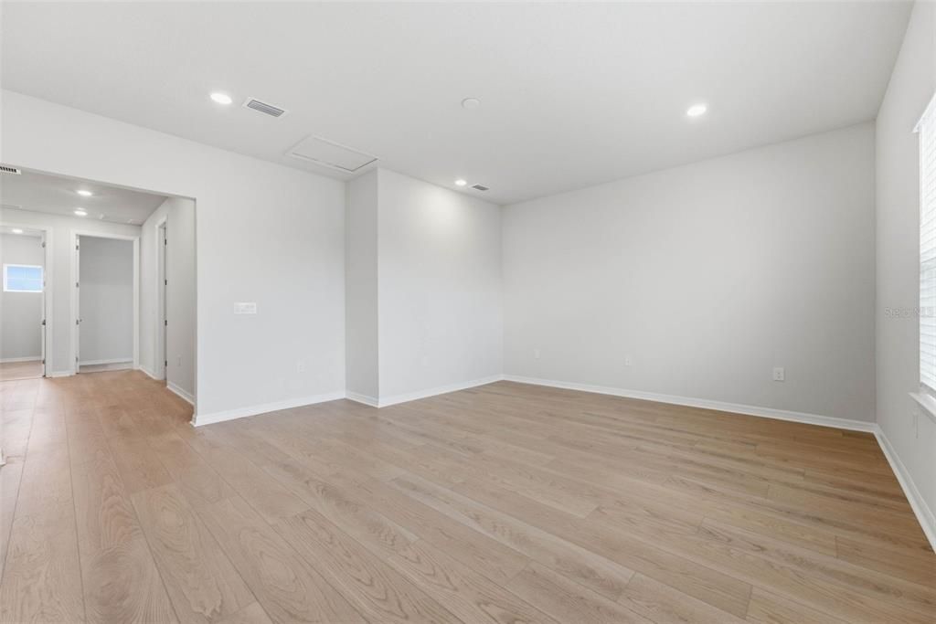 For Rent: $6,100 (5 beds, 4 baths, 3416 Square Feet)