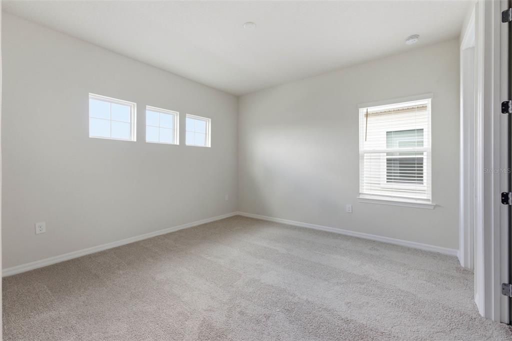 For Rent: $6,100 (5 beds, 4 baths, 3416 Square Feet)