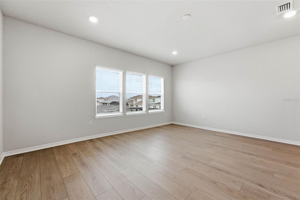 For Rent: $6,100 (5 beds, 4 baths, 3416 Square Feet)