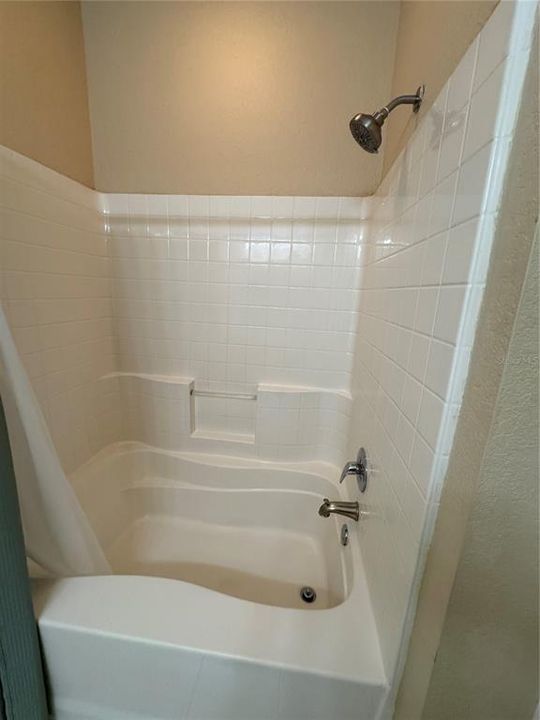 В аренду: $1,900 (2 спален, 2 ванн, 1070 Квадратных фут)