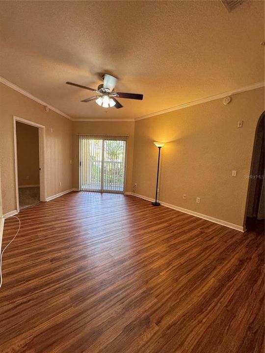 В аренду: $1,900 (2 спален, 2 ванн, 1070 Квадратных фут)