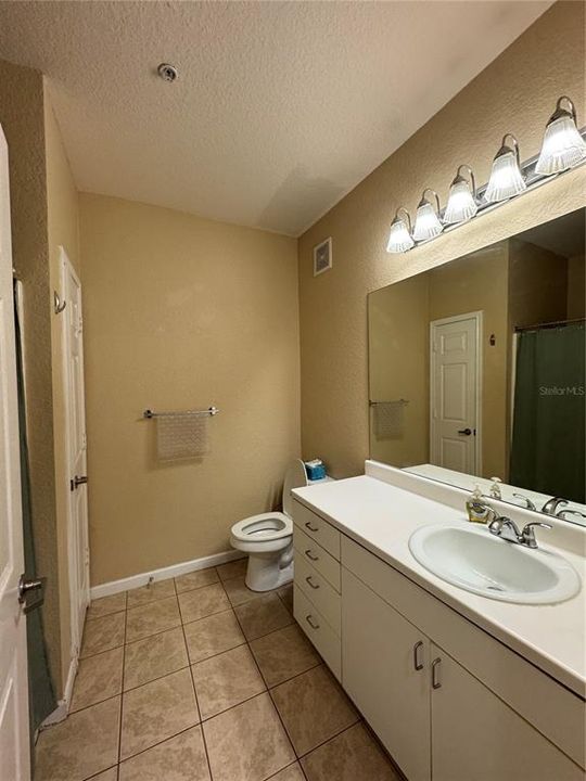 В аренду: $1,900 (2 спален, 2 ванн, 1070 Квадратных фут)